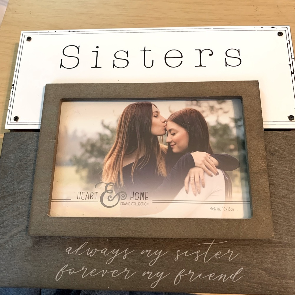 Brand new Kohlās Sisters rustic wood picture frame fits 4x6 pic has sentimental